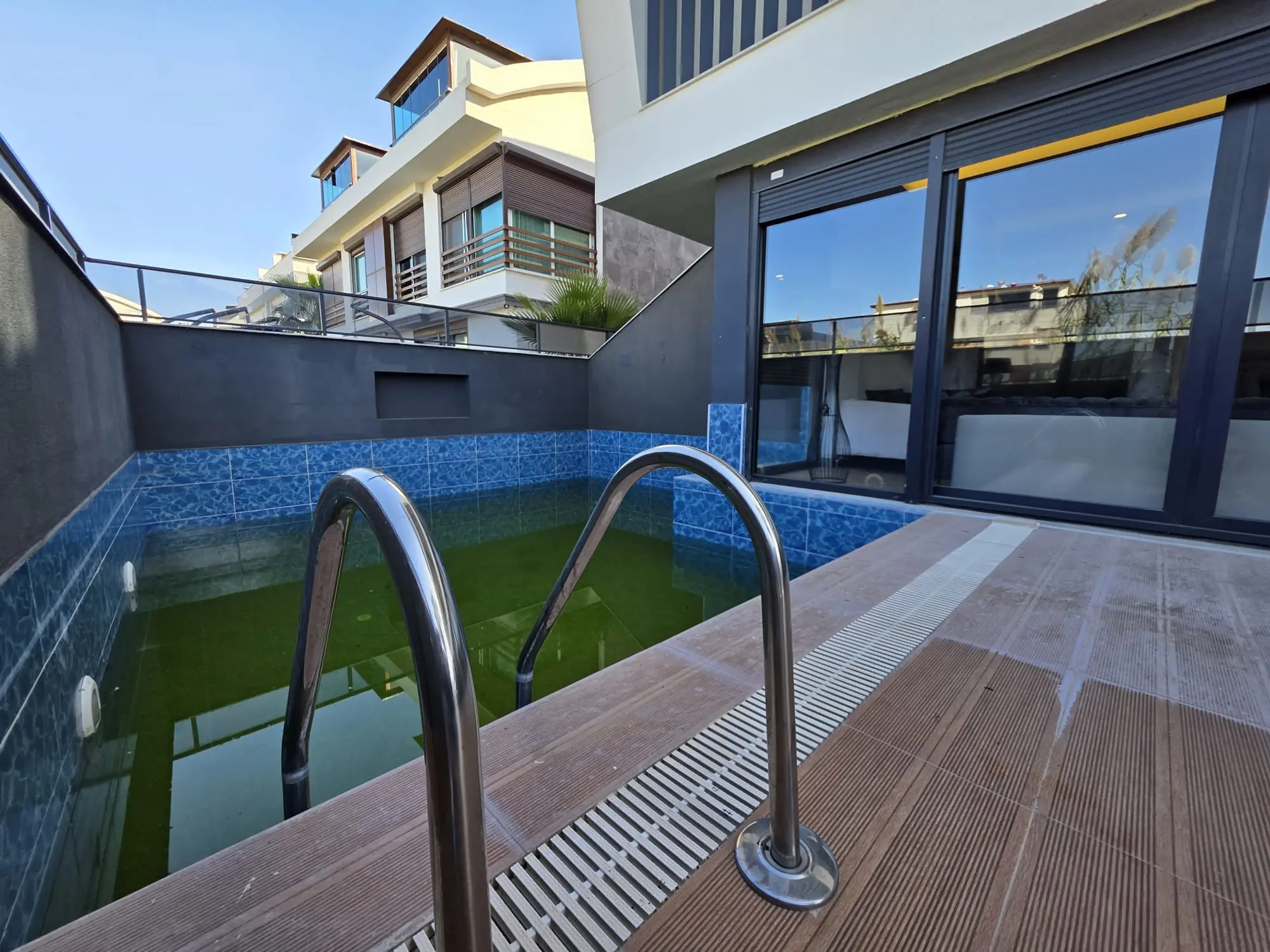 Swimming pool